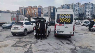 İstanbulda okul servisi şoförünün yaşadığı korku dolu anlar kamerada: “Arabada çocuk var”
