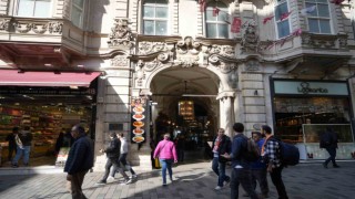 İstiklal Caddesinde keşfedilen 130 yıllık gizemli tünel: Rumeli Han geçidi ziyaretçilerin uğrak noktası oldu