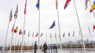 İsveç bayrağı, NATO karargahında göndere çekildi