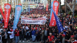 İzmirde TİS görüşmeleri tıkandı, 6 bin işçi eyleme çıktı