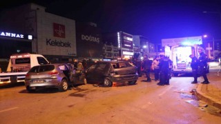 İzmirdeki feci kazada ortalık savaş alanına döndü: 2 ölü, 7 yaralı