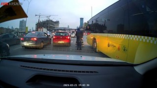 Kadıköyde özel halk otobüsü şoföründen biber gazlı müdahale