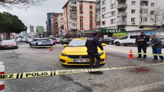 Kadıköyde taksiciyi gasp edip bıçakladılar