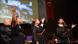 Kadın orkestrasından müziğe zarif bir dokunuş