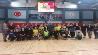 Kadınlar voleybolda kozlarını paylaştı