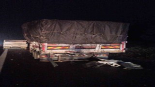 Kamyona arkadan çarpan tırın sürücüsü hayatını kaybetti