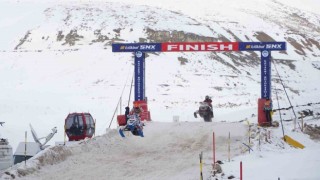 Kar motorlarının sesi Erciyeste yankılandı