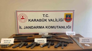 Karabükte adli aramada çok sayıda silah ele geçirildi