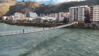 Karadenizin en uzun 2 asma köprüsü Çoruh nehri üzerinde bulunuyor
