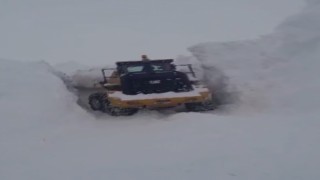 Karlıovada yüksek rakımlı tepelerde karla mücadele