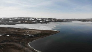 Kars Baraj Gölünün buzları çözüldü