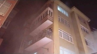 Kartalda yangında mahsur kalanları itfaiye ekipleri kurtardı