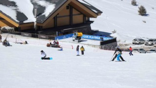 Kartalkayada kayak sezonu kapandı: Son günde kayağın tadını çıkardılar