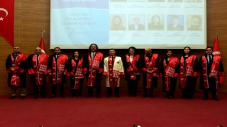 Kastamonu Üniversitesinde akademisyenler cübbelerini giydi