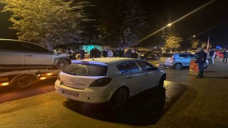 Kastamonuda çarpışan otomobiller park halindeki araçlara çarptı: 1 yaralı