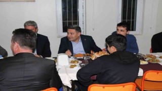 Kaymakam Özçelik, öğrencilerle birlikte iftar yaptı