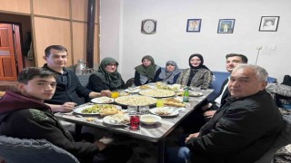 Kaymakam Özpınar, iftarını köydeki ailenin evinde açtı