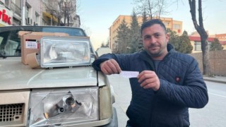 Kaza yapan sürücüden “Sol ön farını yanlışlıkla kırdım. Beni ara kardeşim” notu