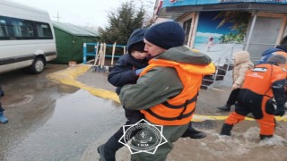 Kazakistanda sel: Binlerce kişi helikopterle tahliye edildi