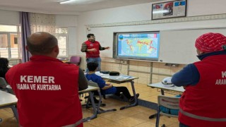 Kemer Belediyesinden okullarda deprem farkındalık eğitimi