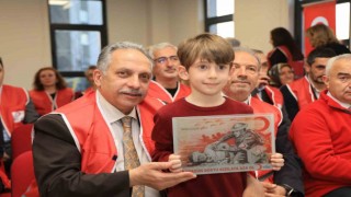Kızılaydan Başkan Yalçına övgü ve teşekkür plaketi