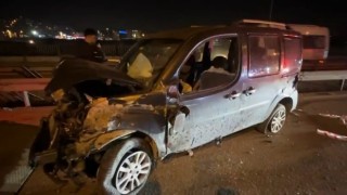 Kocaelide iki hafif ticari araç çarpıştı :1 yaralı