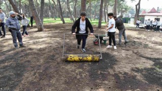 Konyaaltında öğrenciler HayatParkı çimlendirdi