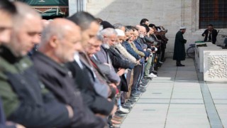 Konyada İsrailin yardım konvoyuna saldırısında hayatını kaybedenler için gıyabi cenaze namazı kılındı