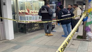 Küçükçekmecede silahlı kuyumcu soygunu kamerada