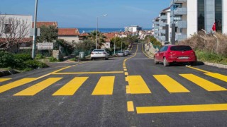 Kuşadasında yol yapım çalışmaları devam ediyor