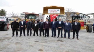 Kütahya İl Özel İdaresine 75 milyon TL değerinde iş makinesi ve araç hibe edildi