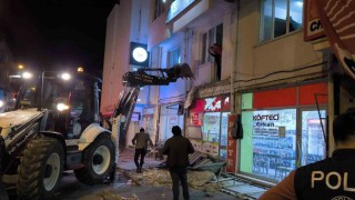 Kutlama yapılan CHP ilçe binasının balkonu çöktü: 3ü ağır 8 yaralı