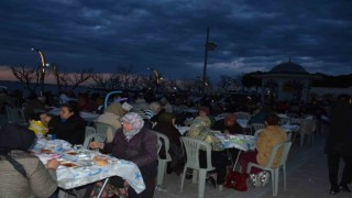 Lapsekide sokak iftarları ilgi görüyor