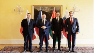 Macaristan Dışişleri Bakanı Szijjarto: Ukraynaya NATO askeri gönderilmesi tehlikeli bir eylem olur