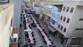 Mahalle gençleri bin kişilik iftar verdi