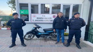 Manisada jandarmanın sorguladığı motosiklet çalıntı çıktı