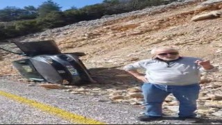 Manzarayı izlerken, el frenini çekmediği otomobili uçurumdan yuvarlandı