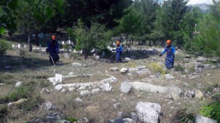 Mezarlıklarda bayram temizliği