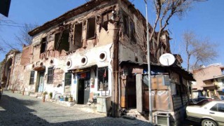 Milas Belediyesinin dibindeki tehlikeyi hiç bir yetkili aldırış etmiyor