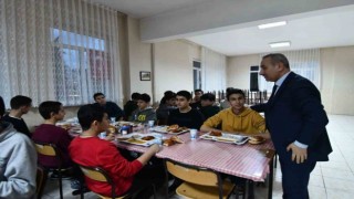 Milli Eğitim Müdürü Akbaş öğrencilerle oruç açtı