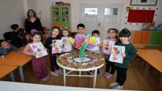 Minik ellerden Dünya Kadınlar Günü hediyesi