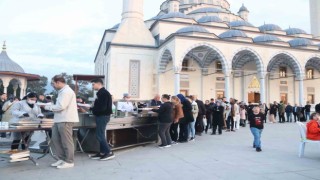 MÜSİAD, iftar sofrasında şehit ve gazi aileleri ile yaşlı ve gençleri ağırladı