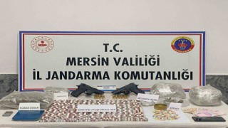 Mutfak dolaplarından uyuşturucu ve silahlar çıktı: 1 gözaltı