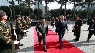 NATO Genel Sekreteri Stoltenberg, Azerbaycan Savunma Bakanı Hasanovla görüştü