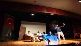 Nazillide okulların tiyatro şenliği başladı