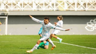 Nilüfer Altınovaya gol yağdırdı