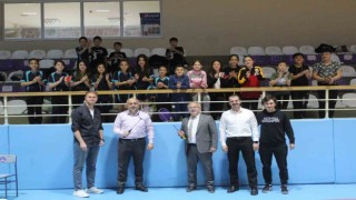 Okul Sporları ‘Badminton müsabakaları başladı