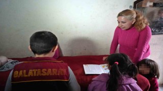 Okuryazarlığı olmayan anne, kendi hayalini 6 çocuğunda yaşıyor