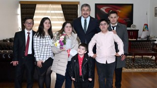 Osmaniye Valisi Yılmaz, Down Sendromlu Çocukları Misafir Etti