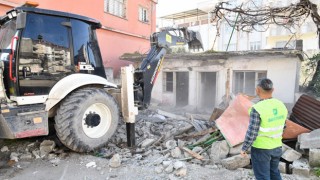 Osmaniye'de Metruk Binalar Yıkılıyor